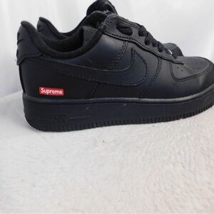 Supreme x Nike Air Force 1 Low – Triple Black
